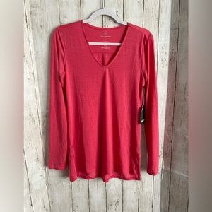 We Wander Quick Dry V-Neck Shirt Small